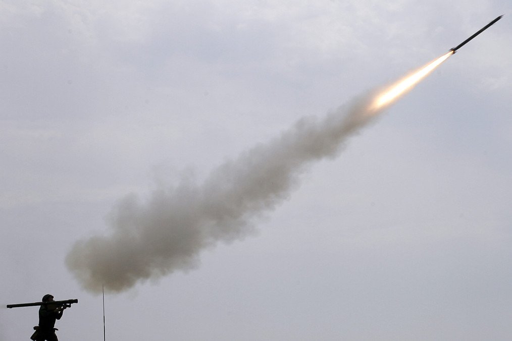 A Russian soldier fires a portable air defense rocket. (Source: Getty Images)