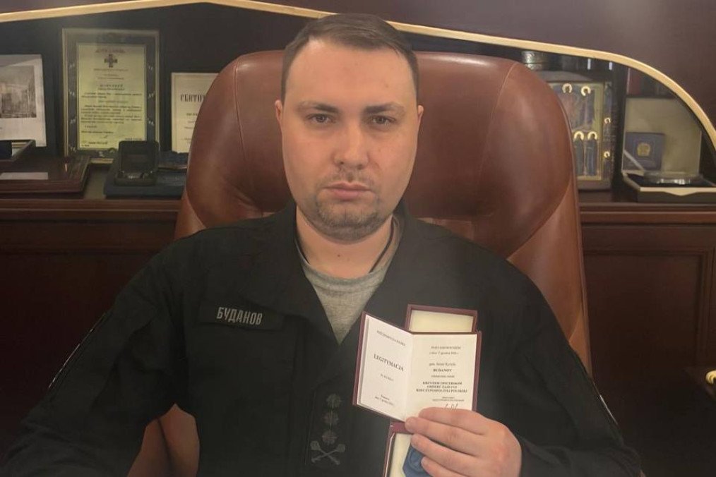 Kyrylo Budanov holds the Gold Officer’s Cross of the Order of Merit of the Republic of Poland after announcing he would return the award. (Source: Budanov/Telegram)