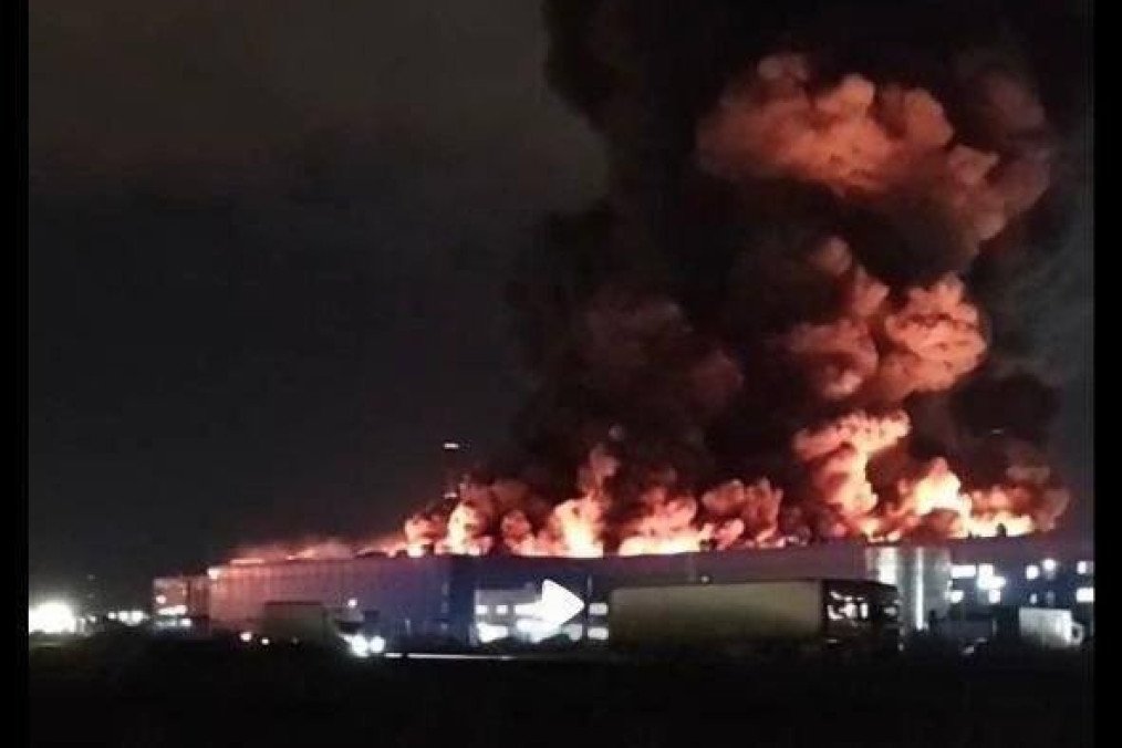 Massive flames and thick black smoke rise from the Omsky Kauchuk chemical plant in Russia following a Ukrainian drone strike on October 24, 2026. (Source: Exilenova+)