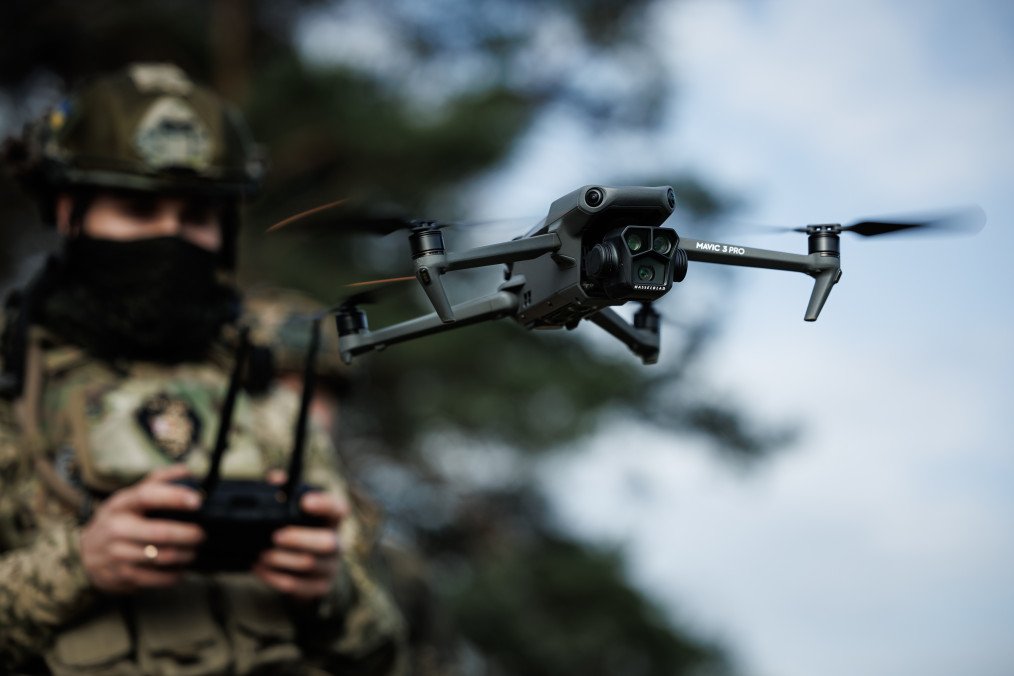 Ukrainian military of the 214th Separate Assault Battalion OPFOR control the Mavic 3 Pro drone during training on April 18, 2025. (Source: Getty Images)
