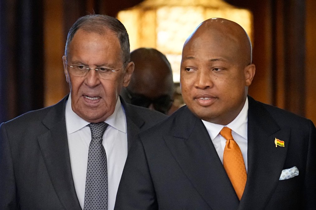 Ghana Has Demanded Russia Stop Recruiting Its Citizens to Fight Against Ukraine Russian Foreign Minister Sergey Lavrov and Ghana's Foreign Minister Samuel Okudzeto Ablakwa. (Getty Images)