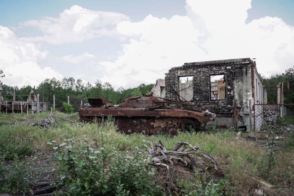 Burnt Russian BMP-2 in the town of Sviatohirsk in Ukraine’s Donetsk region, May 23, 2023. (Source: Getty Images)