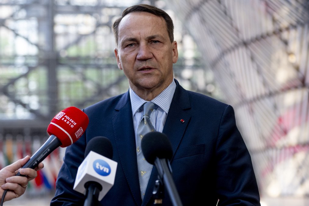 Polish Foreign Minister Radosław Sikorski speaks to the media during the EU Foreign Affairs Council in Brussels, Belgium, on July 13, 2026. (Source: Getty Images)