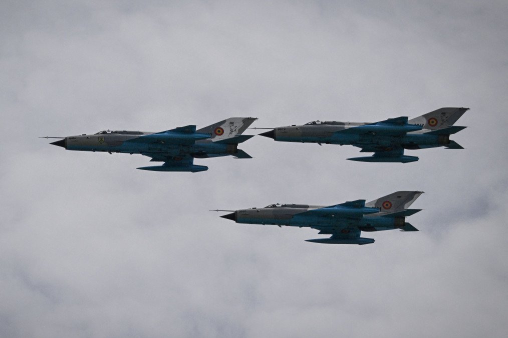Three MIG-21 LanceR fly in formation on their last flight, during ceremonies organized by the Romanian Minister of Defense at "Air Base 86 Borcea" in Borcea, Romania on May 15, 2023. Romania on May 15, 2023. Illustrative photo. (Source: Getty Images)