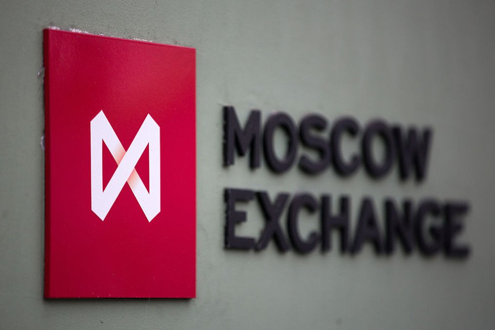 A logo sits on display outside the OAO Moscow Exchange in Moscow, Russia. (Source: Getty Images)