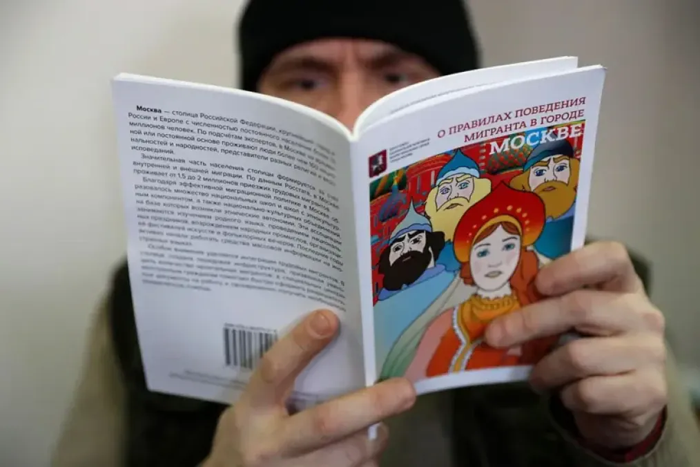 Russia to Monitor Migrants From Select Countries Using New Biometric Geolocation App