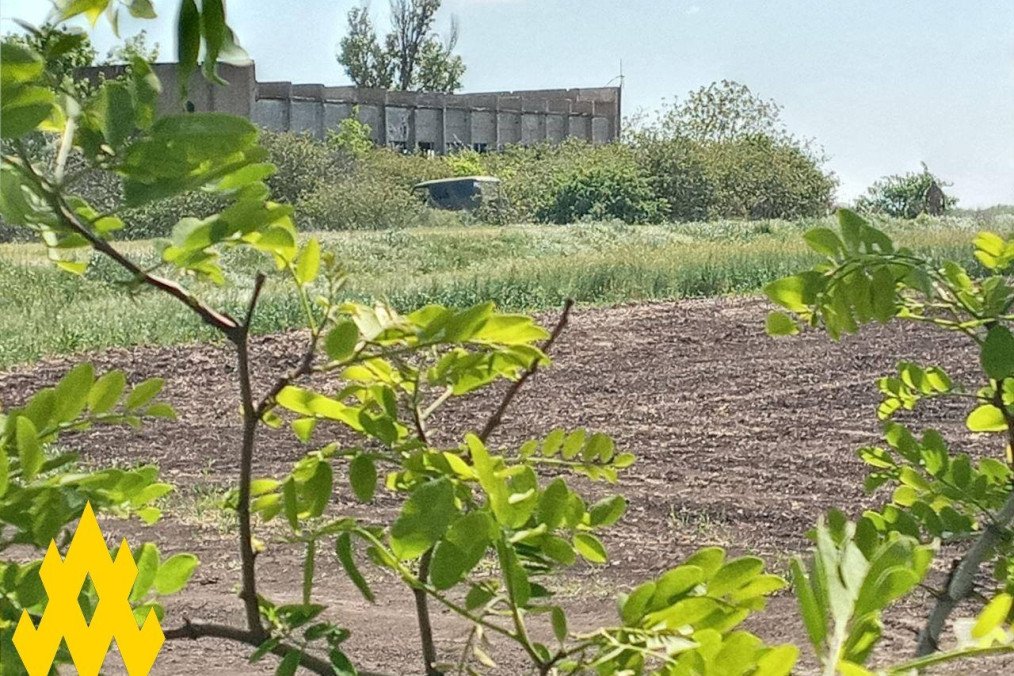 Russian warehouses storing FPV drones and ammunition. (Source: ATESH)