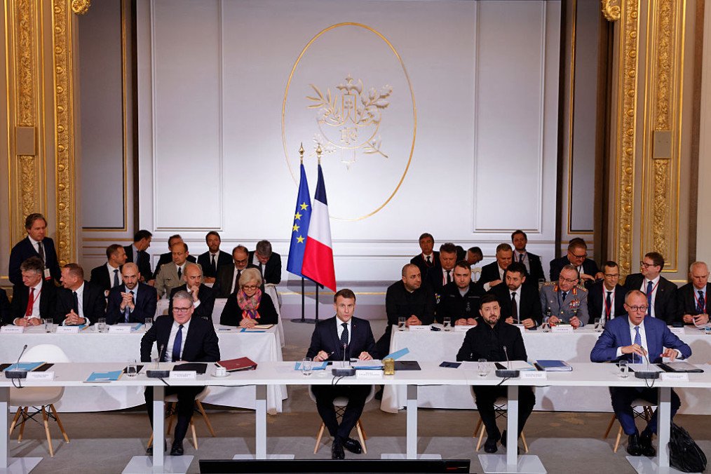 Zelenskyy, Macron, and Starmer Sign Declaration for Deployment of Western Forces to Ukraine After War
