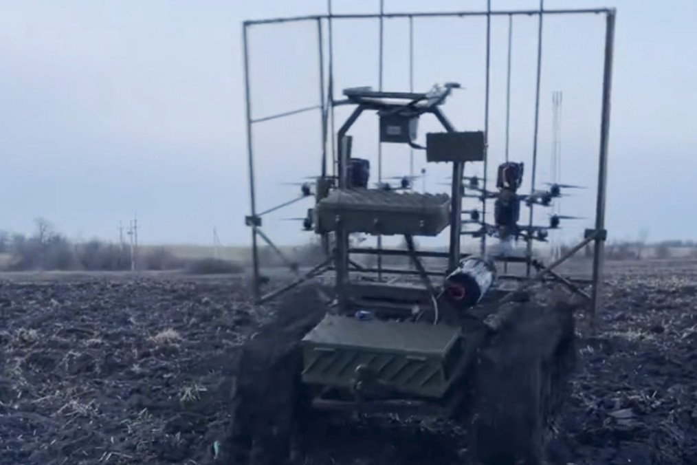 Ukrainian ground drone “Gnom-ND” equipped with FPV drones. (Source: Temerland)