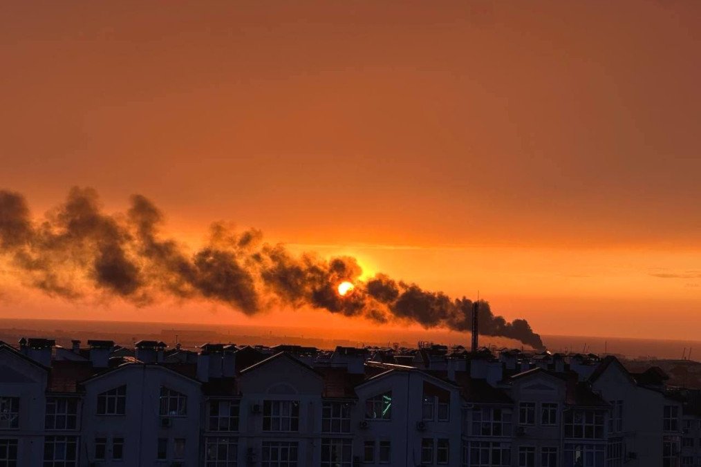 Fire in occupied Sevastopol following reported strikes, April 2026. Illustrative photo. (Source: Russian media)
