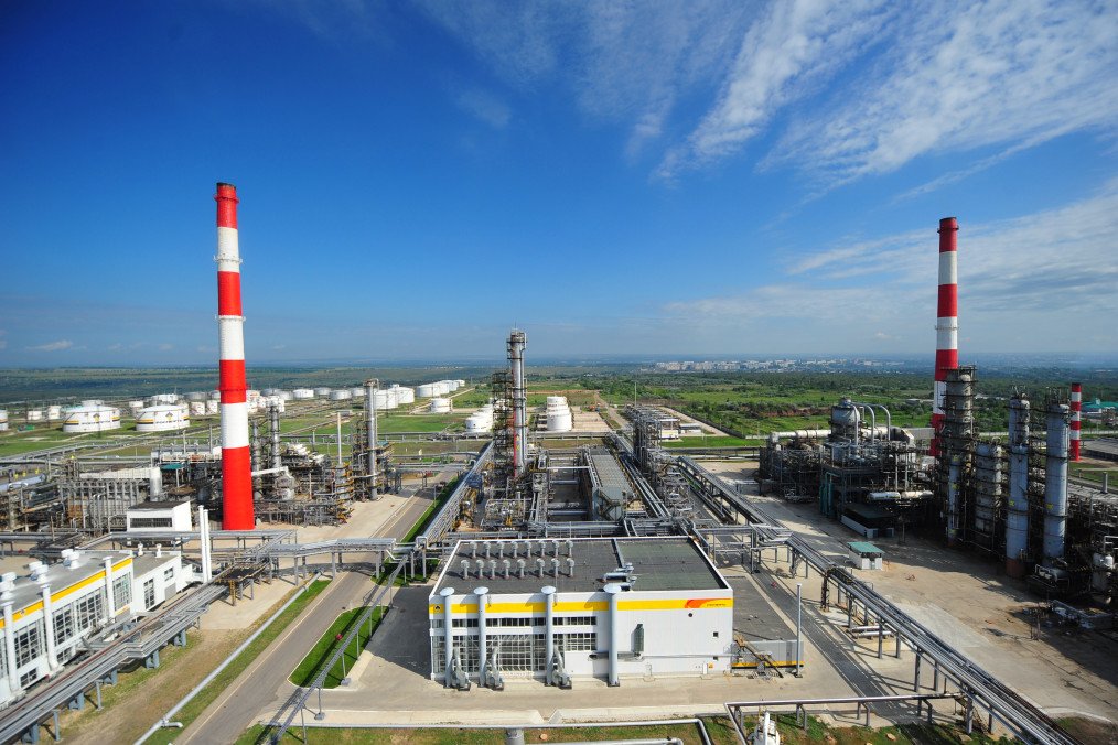 Syzran oil refinery plant in 2011. (Source: Wikimedia)