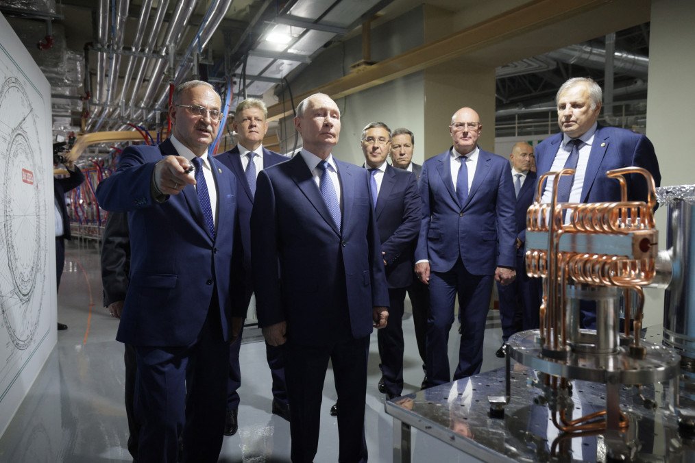 Windows Covered, Roads Blocked, Residents Indoors — Novosibirsk Tightened Security for Putin’s Visit Russian leader Vladimir Putin visits the Siberian Circular Photon Source synchrotron radiation facility outside Novosibirsk on August 11, 2026. (Source: Getty Images)