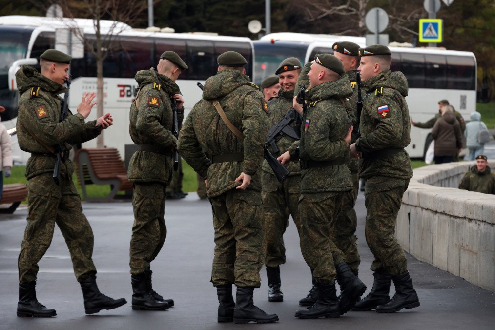 Russian military officers and cadets gather for the rehearsals on April 29, 2026 in Moscow, Russia. Illustrative photo. (Source: Getty Images)