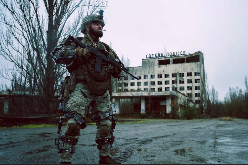 A Ukrainian soldier wearing a combat exoskeleton stands in the Chornobyl Exclusion Zone during field testing. (Photo: Open source) A Ukrainian soldier wearing a combat exoskeleton stands in the Chornobyl Exclusion Zone during field testing. (Photo: Open source)