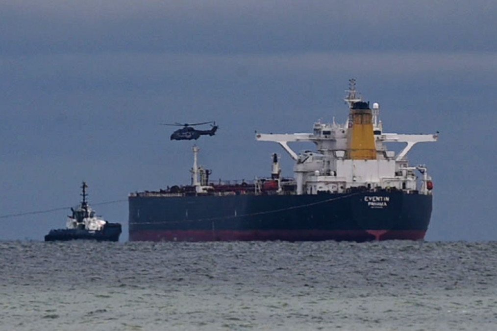 Dozens of Russian Oil Tankers Forced to Anchor Due to US Sanctions