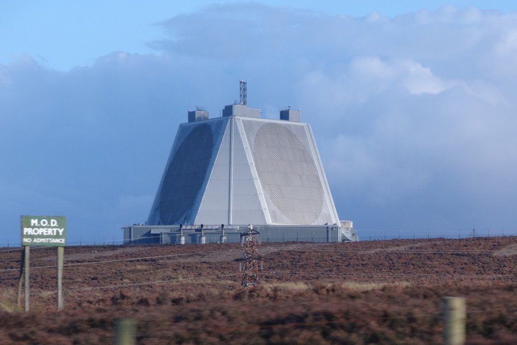 Solid State Phased Array Radar (SSPAR) at RAF Fylingdales, North Yorkshire, UK, 2012. (Source: Wikimedia) Solid State Phased Array Radar (SSPAR) at RAF Fylingdales, North Yorkshire, UK, 2012. (Source: Wikimedia)