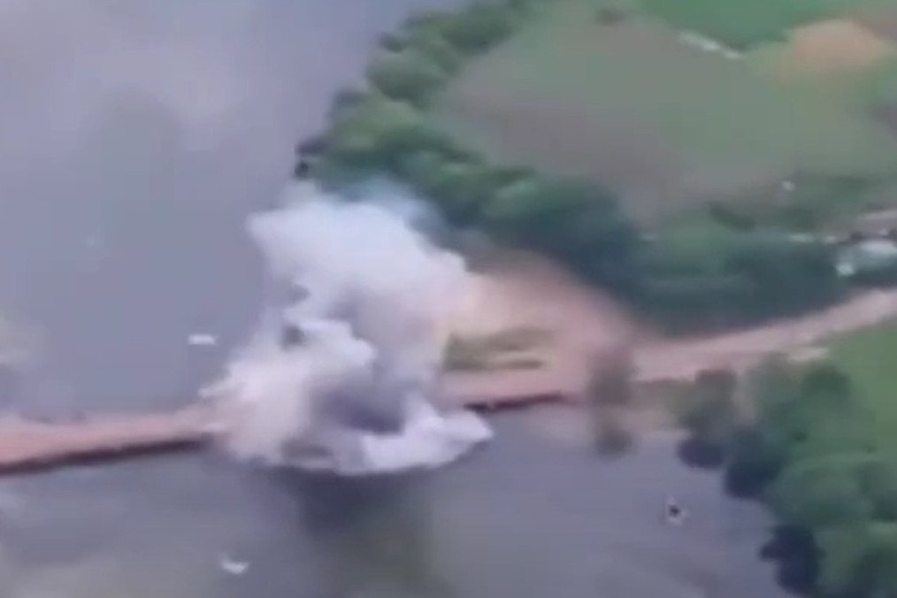 Ukrainian Air Force Destroys Russian Bridges and Pontoon Crossings in Kursk Region
