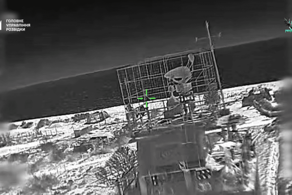 Thermal footage shows Ukraine’s Main Directorate of Intelligence (HUR) “Ghosts” unit targeting a Russian radar in temporarily occupied Crimea. (Source: HUR)