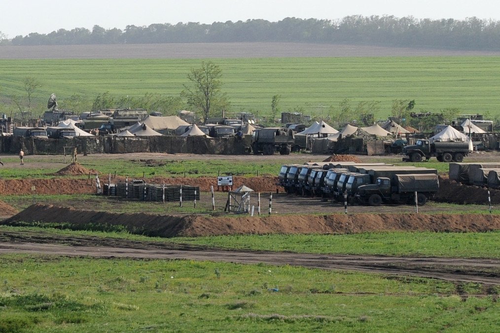 Russian military vehicles stationed at the Kuzminsky training ground in Russia’s Rostov region, approximately 50 km from the Ukrainian border. Illustrative photo. (Photo: Getty Images)