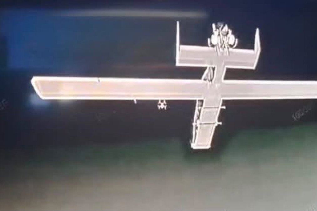 A fixed-wing drone tracked from below by an interceptor drone. (Source: Serhii “Flash” Beskrestnov) A fixed-wing drone tracked from below by an interceptor drone. (Source: Serhii “Flash” Beskrestnov)