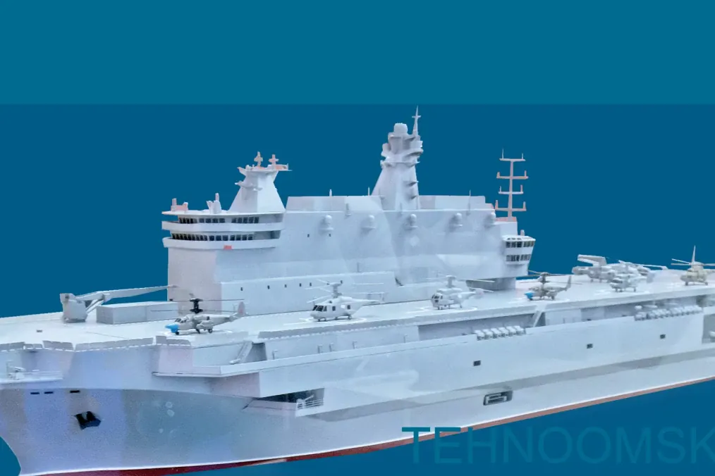 A scale model of the Project 23900 "Ivan Rogov" LHD, featuring a full-length flight deck with helicopters, a large superstructure. (Source: Russian media)