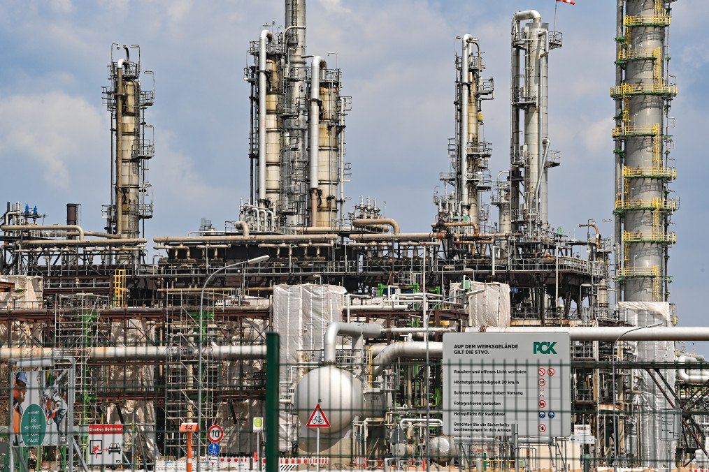 Ukraine’s Long-Range Strikes on Oil Infrastructure Shave $74 Billion from Russian Revenue