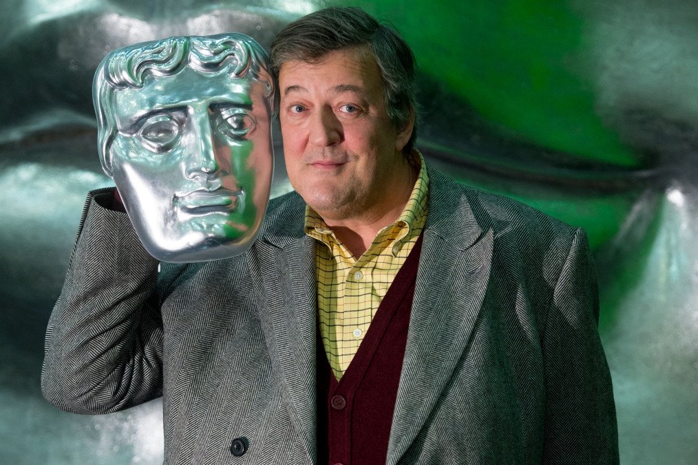 “Stephen Fry Into Ukraine” Is a Movie on Resilience, Humor and Mental Health Amid Existential War