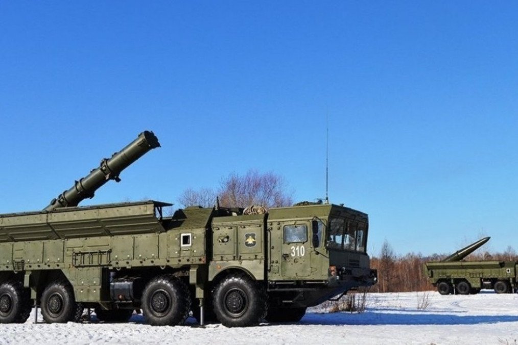Russian Iskander missile system shown with two types of missiles. (Photo: Russian media)