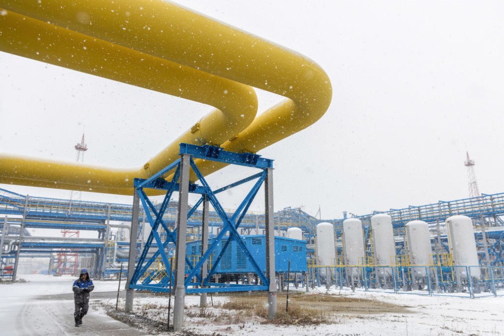 Connected pipeline at the Comprehensive Gas Treatment Unit No.3 at the Gazprom PJSC Chayandinskoye oil, gas and condensate field, a resource base for the Power of Siberia gas pipeline. (Source: Getty Images) Connected pipeline at the Comprehensive Gas Treatment Unit No.3 at the Gazprom PJSC Chayandinskoye oil, gas and condensate field, a resource base for the Power of Siberia gas pipeline. (Source: Getty Images)