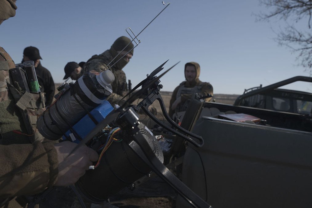 Soldiers from the 93rd Brigade’s drone unit test fiber optic drones before using them on the front line in Donetsk Oblast, Ukraine. (Source: Getty Images) Soldiers from the 93rd Brigade’s drone unit test fiber optic drones before using them on the front line in Donetsk Oblast, Ukraine. (Source: Getty Images)