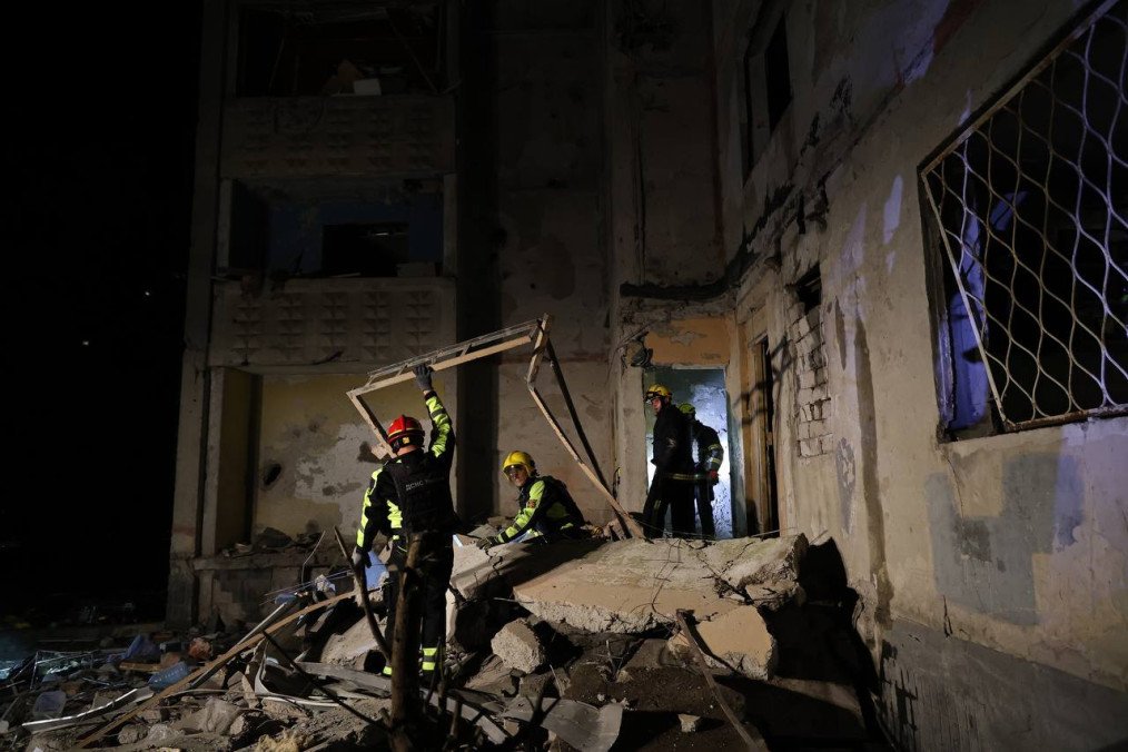 Russian Airstrike on Kharkiv Apartment Building Injures 21 People, Including Children