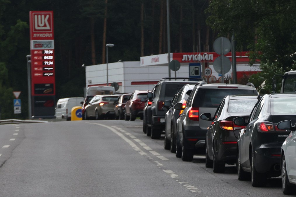 Ukrainian Drone Strikes Cut Russian Gasoline Production to 65% of Seasonal Demand Cars stand in line for gasoline at a Lukoil gas station on July 8, 2026 in Nakhabino outside of Moscow, Russia. (Source: Getty Images)