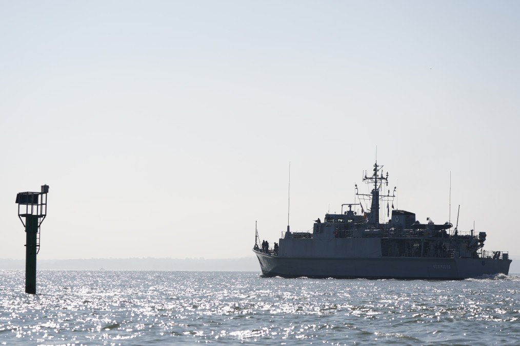 Ukrainian Navy minehunter Chernihiv (ex HMS Grimsby) departs Portsmouth Harbour, March 4, 2025. (Source: Getty Images)