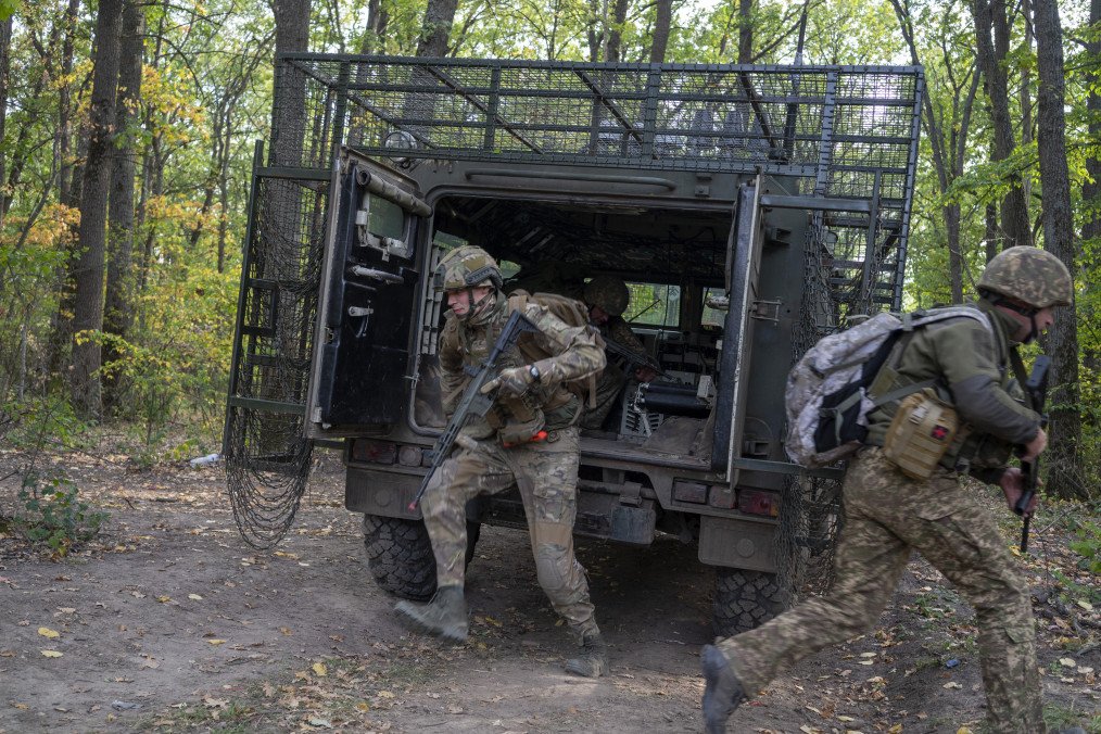 Illustrative image. Ukrainian soldiers conduct tactical training with a captured Russian GAZ “Tigr” armored vehicle, near the front line in the Kharkiv region, Ukraine, on September 30, 2025. (Source: Getty Images)