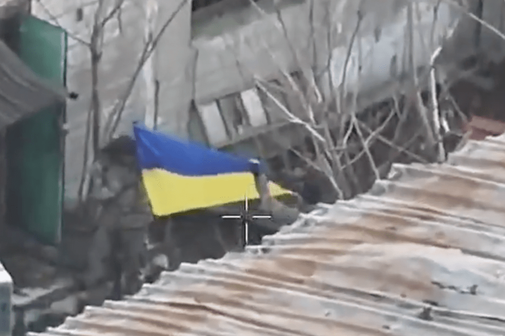 Ukrainian Assault Troops Raise Flag in Central Pokrovsk, Refuting Russian Claims of Capture Ukrainian Assault Troops Raise Flag in Central Pokrovsk, Refuting Russian Claims of Capture
