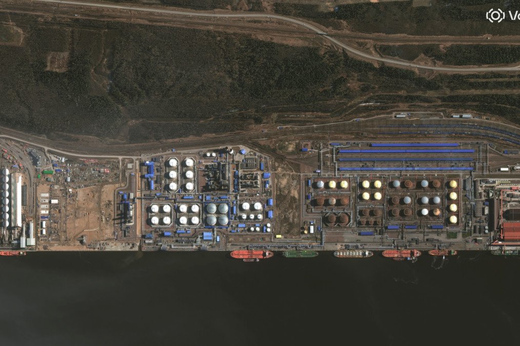 Vantor satellite image shows an overview of oil storage tanks at the Ust-Luga terminal complex. (Source: Getty Images)
