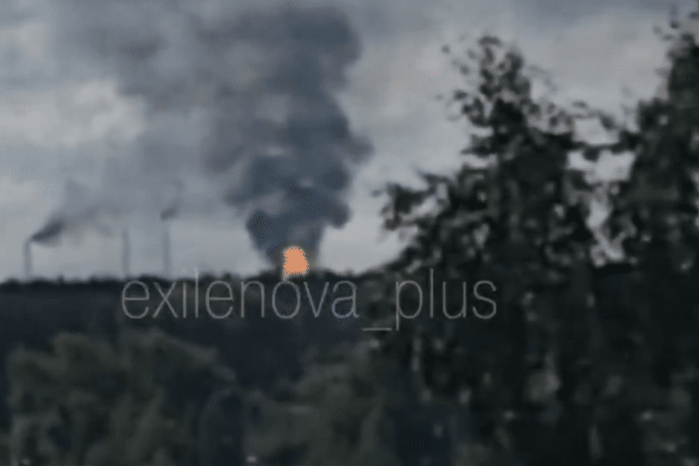 Smoke and flames rise from Taneco oil refinery in Nizhnekamsk. (Source: Exilenova+)
