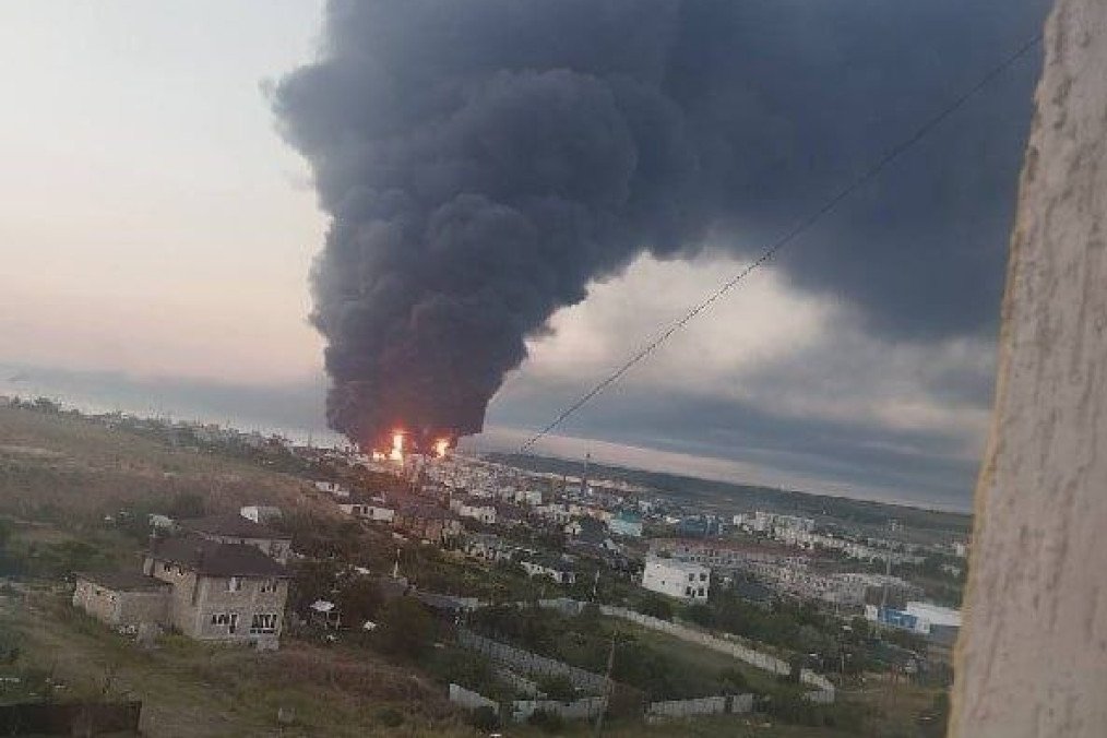 A massive plume of smoke rises above fuel infrastructure in occupied Kerch following a reported drone strike on June 21, 2026. (Photo: Open source) A massive plume of smoke rises above fuel infrastructure in occupied Kerch following a reported drone strike on June 21, 2026. (Photo: Open source)