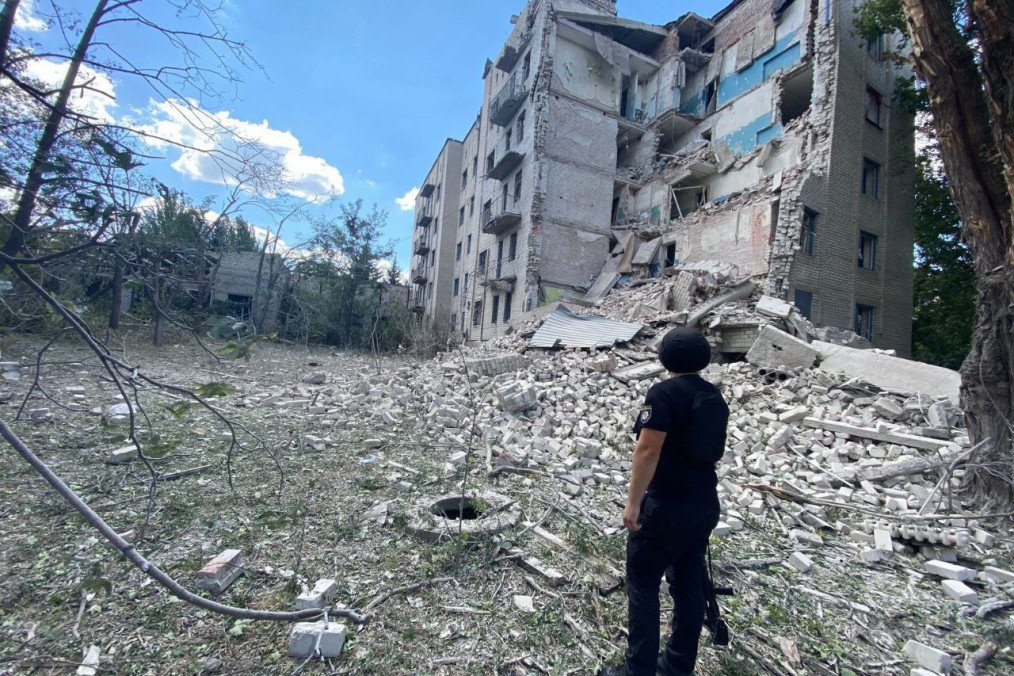 Russian Airstrikes and Artillery Hit Kostiantynivka, Killing Two and Injuring Over 10 Russian Airstrikes and Artillery Hit Kostiantynivka, Killing Two and Injuring Over 10
