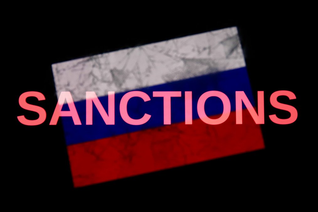 Russian flag displayed on a phone screen. Illustrative photo. (Source: Getty Images)