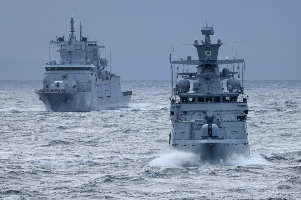 German Navy Moves Warships to Red Sea in Preparation for Potential Strait of Hormuz Operation Ships of the German Navy participate in the Andoya “Missile Firing Exercise 2025“ military exercise in the North Sea on October 15, 2025 near Harstad, Norway. Illustrative photo. (Source: Getty Images)