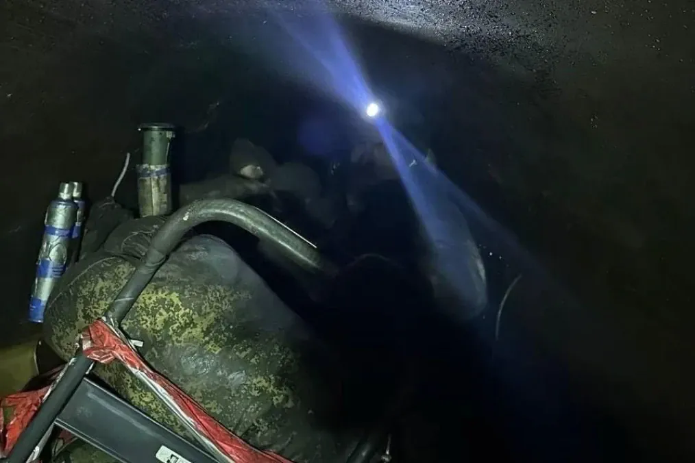 Illustrative image. Russian troops crawling in the pipeline near Sudzha, Kursk region, Russia. (Photo: open source)