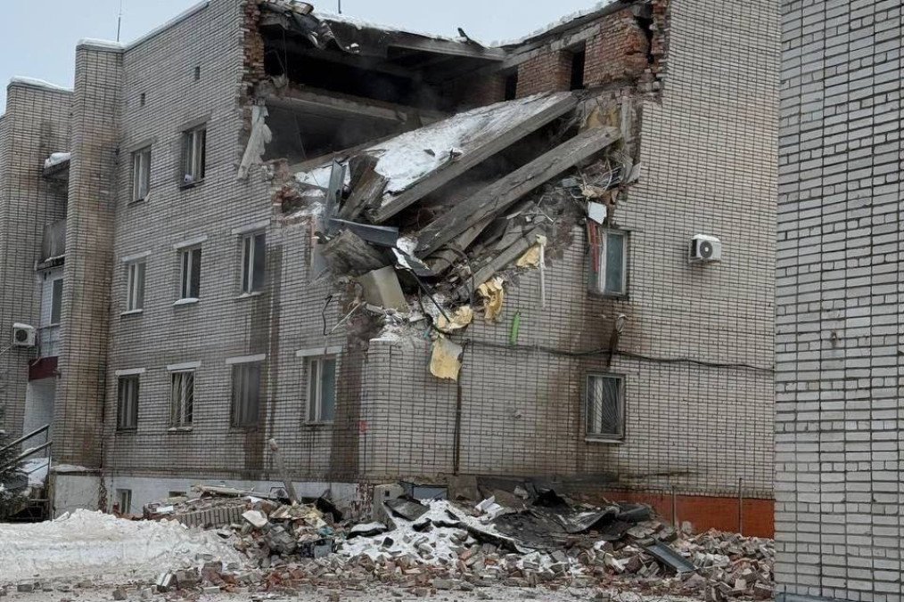 Part of the second and third floors of a military building collapsed following an explosion in Sertolovo, Leningrad region, on February 17, 2026. (Source: Astra)