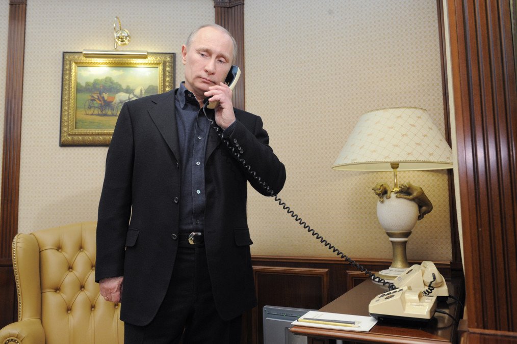 Putin Plans Ban on Incoming Calls From "Unfriendly" Countries in New Anti-Fraud Drive Putin Plans Ban on Incoming Calls From "Unfriendly" Countries in New Anti-Fraud Drive