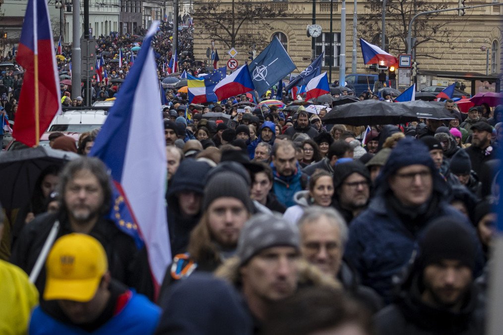 Czech Law Freezes Russian Citizenship Applications Pending War's End