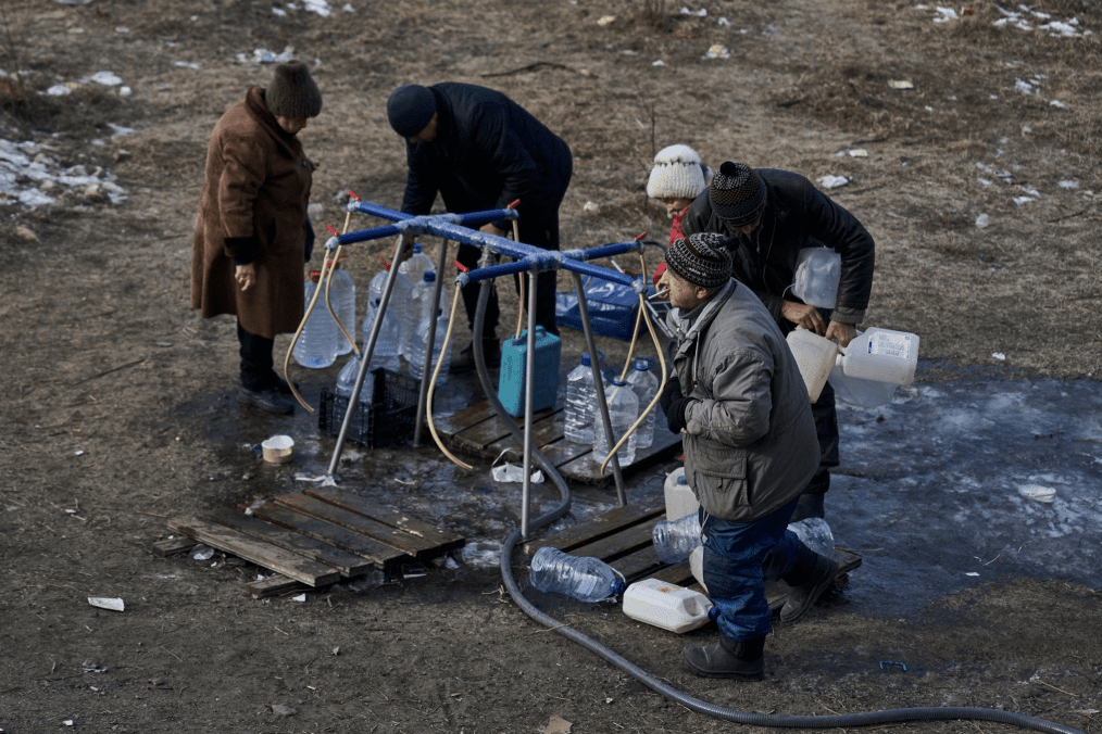 Residents in Russian-Occupied Donetsk Melt Snow for Drinking Water Amid Deepening Crisis