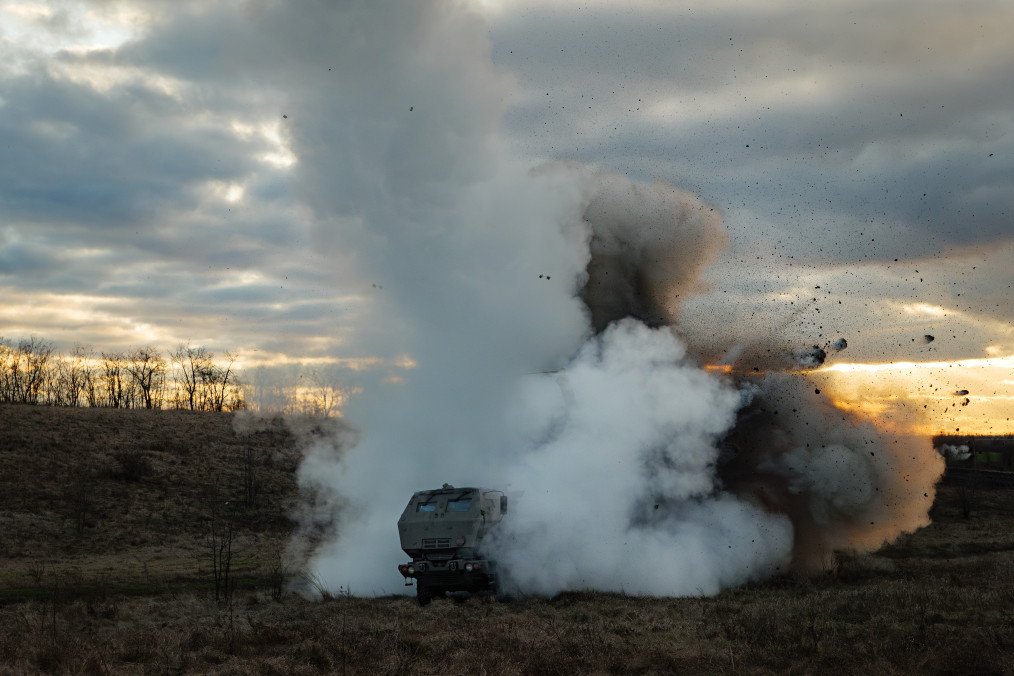 Precision US HIMARS Strike Obliterates Russian Tank Column in Eastern Ukraine, Video
