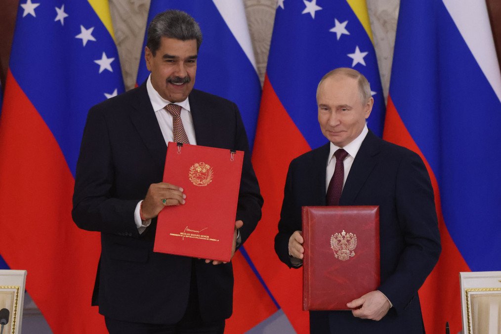 Putin Ratifies Russia–Venezuela Strategic Partnership Treaty to Deepen Economic and Military Ties Venezuelan President Nicolas Maduro exchanges documents with Russian leader Vladimir Putin on May 7, 2025 in Moscow, Russia. (Source: Getty Images)