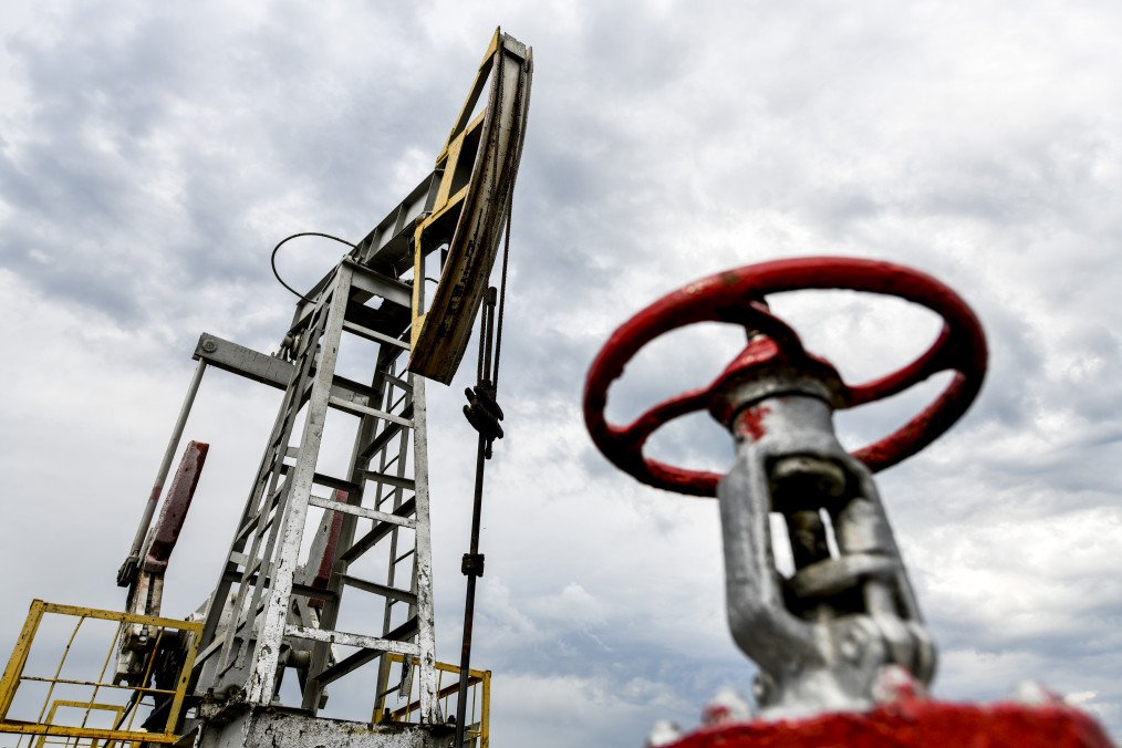 EU to Push for Lower Russian Oil Price Cap at G7 Meeting