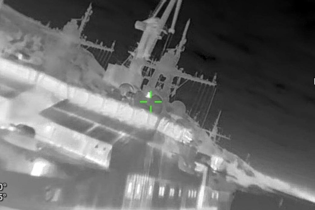 Thermal footage showing two Russian FSB Okhotnik-class patrol ships in the crosshairs of a Ukrainian strike drone in Sevastopol. (Source: General Staff of the Armed Forces of Ukraine)